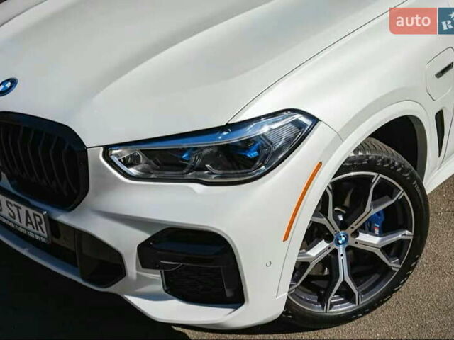 Белый БМВ Х5, объемом двигателя 3 л и пробегом 63 тыс. км за 69900 $, фото 4 на Automoto.ua