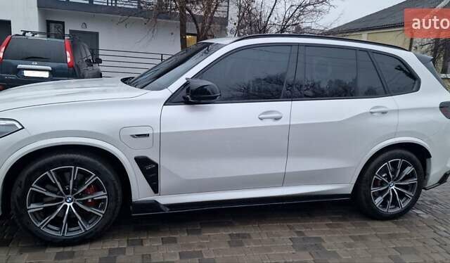 Белый БМВ Х5, объемом двигателя 3 л и пробегом 89 тыс. км за 82000 $, фото 2 на Automoto.ua