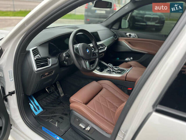 Белый БМВ Х5, объемом двигателя 3 л и пробегом 13 тыс. км за 81500 $, фото 15 на Automoto.ua