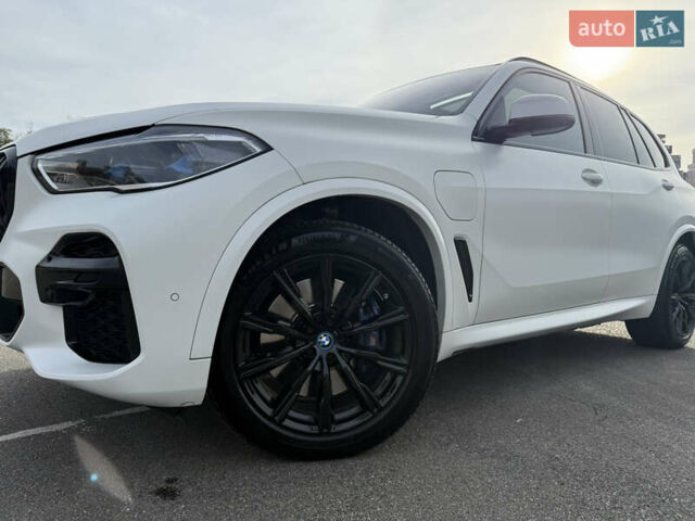 Белый БМВ Х5, объемом двигателя 3 л и пробегом 53 тыс. км за 88000 $, фото 10 на Automoto.ua