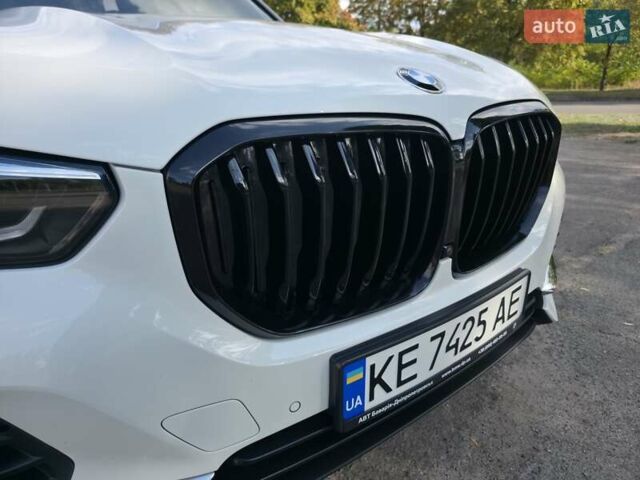Белый БМВ Х5, объемом двигателя 2 л и пробегом 21 тыс. км за 59000 $, фото 2 на Automoto.ua