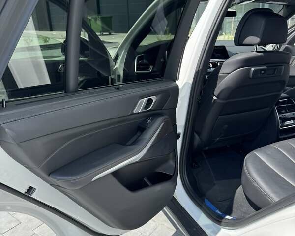 Белый БМВ Х5, объемом двигателя 3 л и пробегом 43 тыс. км за 66000 $, фото 17 на Automoto.ua