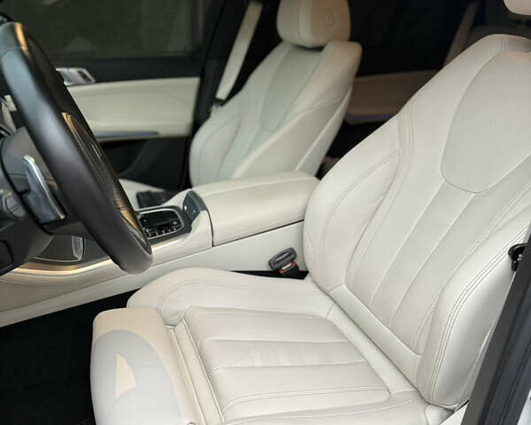 Білий БМВ Х5, об'ємом двигуна 2.99 л та пробігом 20 тис. км за 88999 $, фото 33 на Automoto.ua