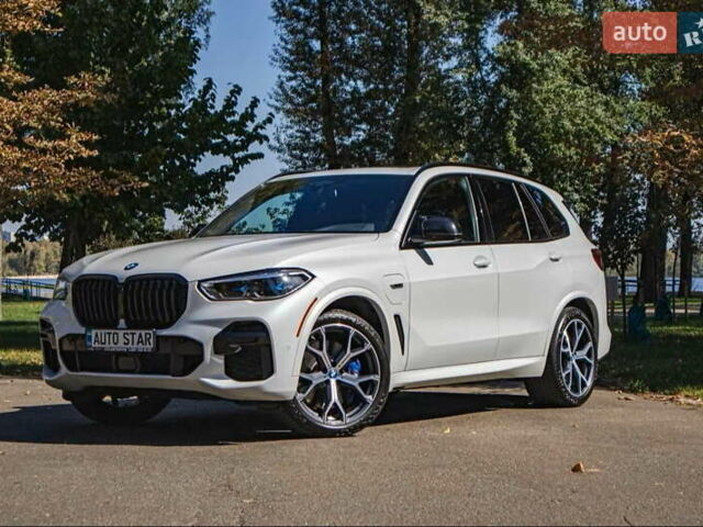 Белый БМВ Х5, объемом двигателя 3 л и пробегом 63 тыс. км за 74900 $, фото 2 на Automoto.ua