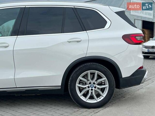 Белый БМВ Х5, объемом двигателя 3 л и пробегом 44 тыс. км за 66290 $, фото 5 на Automoto.ua