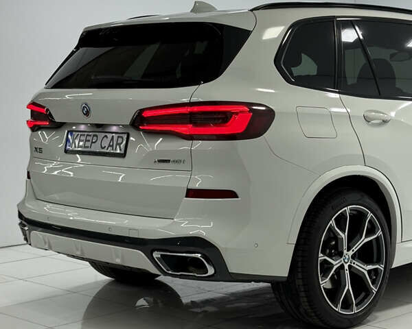 Белый БМВ Х5, объемом двигателя 3 л и пробегом 43 тыс. км за 62500 $, фото 16 на Automoto.ua