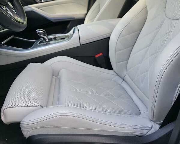 Белый БМВ Х5, объемом двигателя 2 л и пробегом 21 тыс. км за 59000 $, фото 15 на Automoto.ua