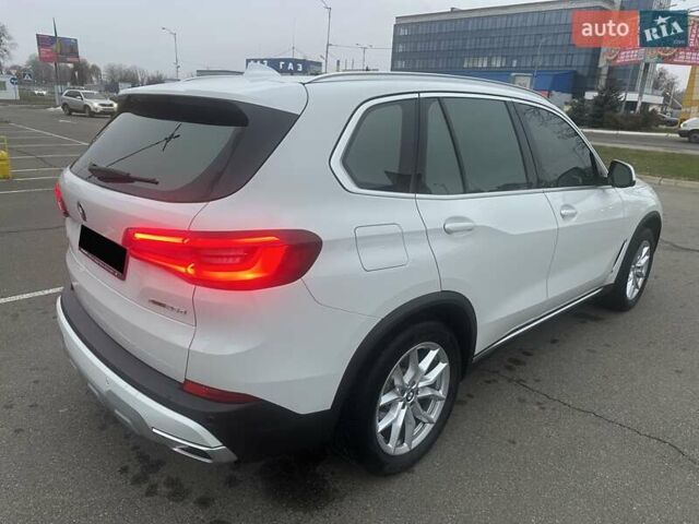 Білий БМВ Х5, об'ємом двигуна 2 л та пробігом 38 тис. км за 60100 $, фото 13 на Automoto.ua