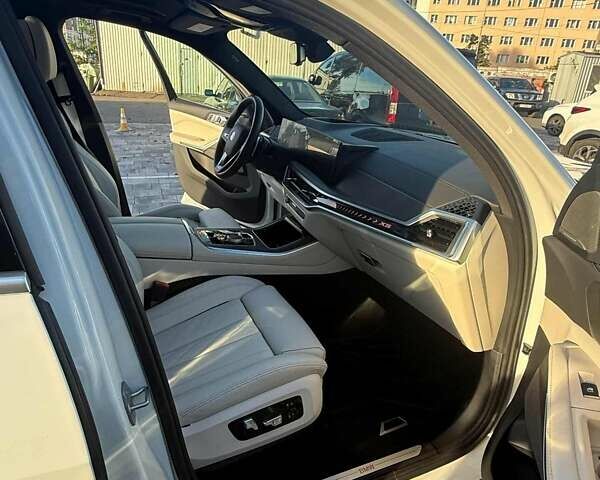 Белый БМВ Х5, объемом двигателя 3 л и пробегом 17 тыс. км за 84400 $, фото 7 на Automoto.ua