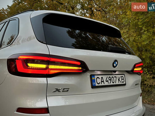 Белый БМВ Х5, объемом двигателя 3 л и пробегом 62 тыс. км за 67990 $, фото 4 на Automoto.ua