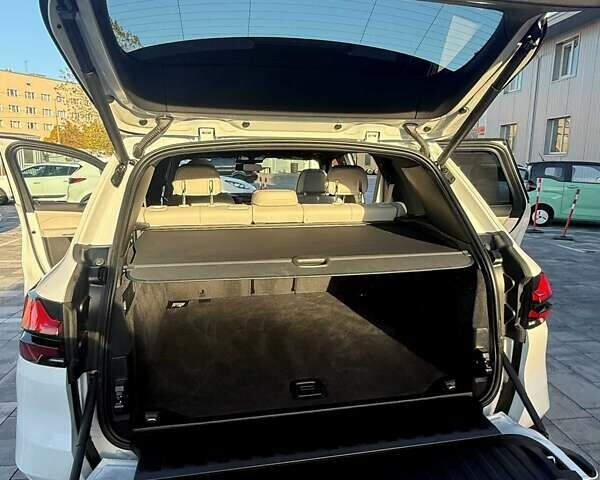 Белый БМВ Х5, объемом двигателя 3 л и пробегом 17 тыс. км за 84400 $, фото 17 на Automoto.ua