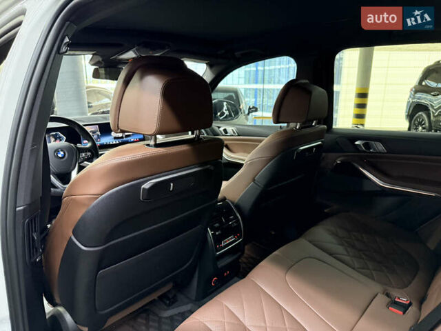 Білий БМВ Х5, об'ємом двигуна 3 л та пробігом 25 тис. км за 85000 $, фото 21 на Automoto.ua