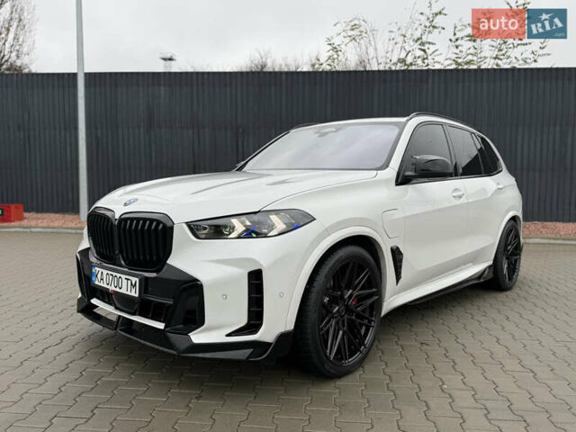 Белый БМВ Х5, объемом двигателя 3 л и пробегом 40 тыс. км за 99900 $, фото 2 на Automoto.ua