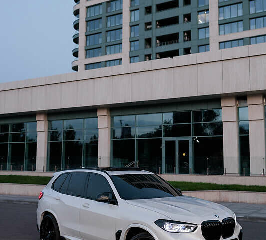 Білий БМВ Х5, об'ємом двигуна 4.4 л та пробігом 26 тис. км за 84000 $, фото 1 на Automoto.ua
