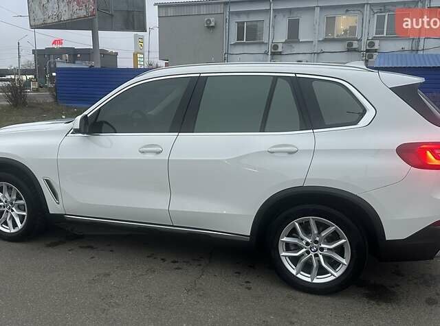 Білий БМВ Х5, об'ємом двигуна 2 л та пробігом 38 тис. км за 60100 $, фото 6 на Automoto.ua