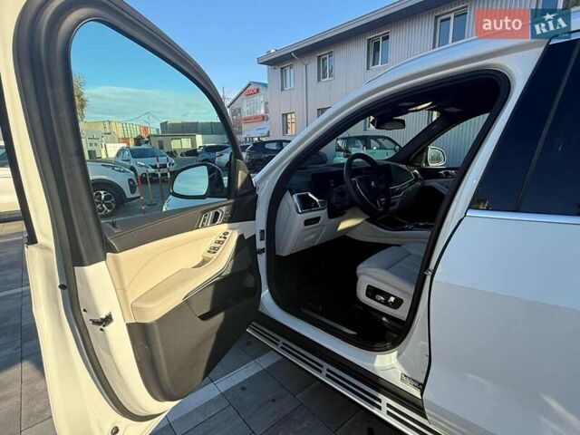 Белый БМВ Х5, объемом двигателя 3 л и пробегом 17 тыс. км за 84400 $, фото 9 на Automoto.ua