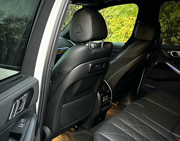 Белый БМВ Х5, объемом двигателя 3 л и пробегом 62 тыс. км за 67990 $, фото 15 на Automoto.ua