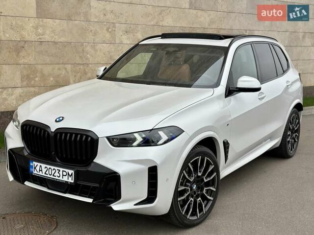 Белый БМВ Х5, объемом двигателя 2.99 л и пробегом 60 тыс. км за 96800 $, фото 4 на Automoto.ua