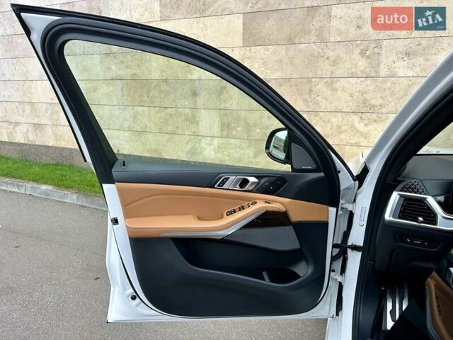 Белый БМВ Х5, объемом двигателя 2.99 л и пробегом 60 тыс. км за 96800 $, фото 75 на Automoto.ua