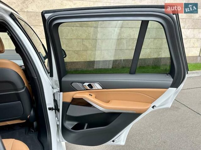 Белый БМВ Х5, объемом двигателя 2.99 л и пробегом 60 тыс. км за 96800 $, фото 88 на Automoto.ua