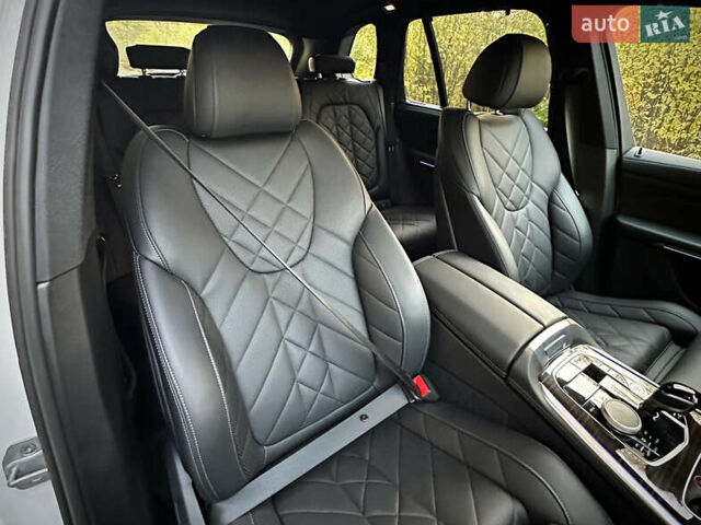 Белый БМВ Х5, объемом двигателя 3 л и пробегом 62 тыс. км за 67990 $, фото 14 на Automoto.ua