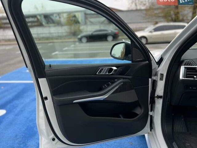 Белый БМВ Х5, объемом двигателя 3 л и пробегом 52 тыс. км за 79999 $, фото 28 на Automoto.ua