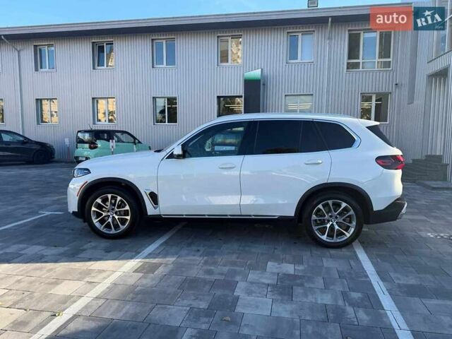 Белый БМВ Х5, объемом двигателя 3 л и пробегом 17 тыс. км за 84400 $, фото 2 на Automoto.ua