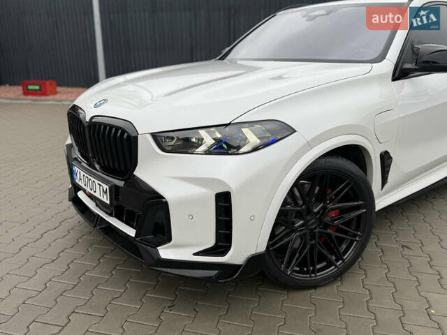 Белый БМВ Х5, объемом двигателя 3 л и пробегом 40 тыс. км за 99900 $, фото 1 на Automoto.ua