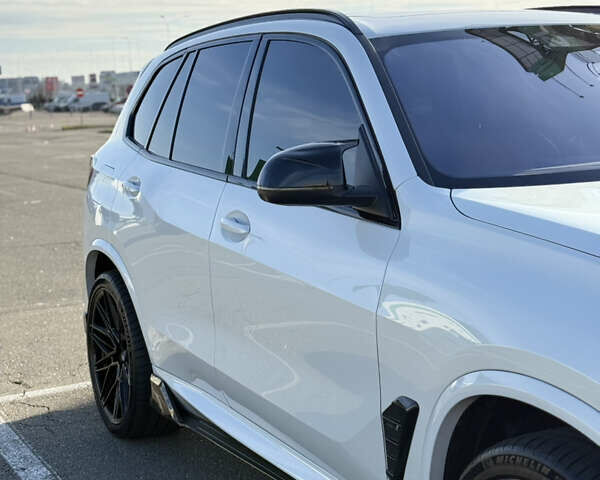 Белый БМВ Х5, объемом двигателя 3 л и пробегом 40 тыс. км за 120000 $, фото 2 на Automoto.ua