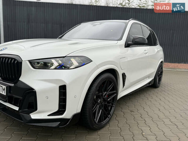 Белый БМВ Х5, объемом двигателя 3 л и пробегом 40 тыс. км за 99900 $, фото 20 на Automoto.ua