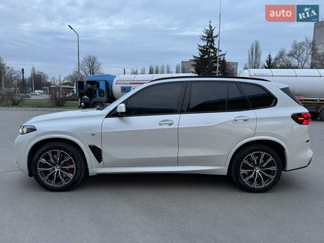 Белый БМВ Х5, объемом двигателя 3 л и пробегом 51 тыс. км за 97400 $, фото 6 на Automoto.ua