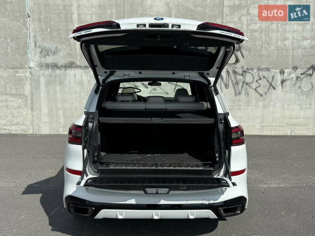 Белый БМВ Х5, объемом двигателя 3 л и пробегом 60 тыс. км за 78000 $, фото 32 на Automoto.ua