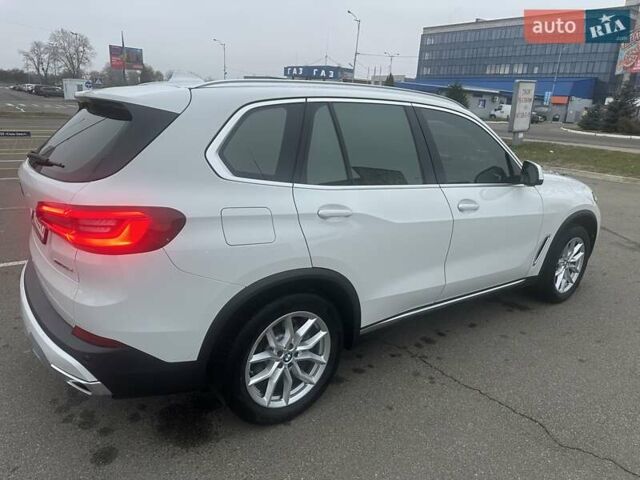 Белый БМВ Х5, объемом двигателя 2 л и пробегом 38 тыс. км за 60100 $, фото 14 на Automoto.ua