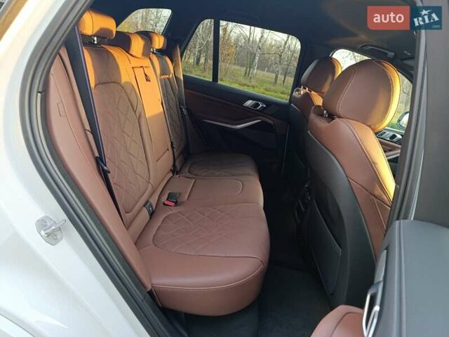 Белый БМВ Х5, объемом двигателя 2.99 л и пробегом 61 тыс. км за 96000 $, фото 16 на Automoto.ua
