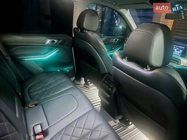 Белый БМВ Х5, объемом двигателя 2 л и пробегом 38 тыс. км за 60100 $, фото 56 на Automoto.ua