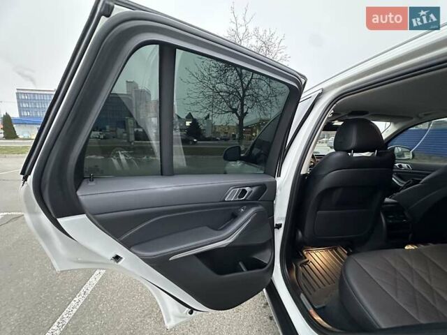 Білий БМВ Х5, об'ємом двигуна 2 л та пробігом 38 тис. км за 60100 $, фото 42 на Automoto.ua