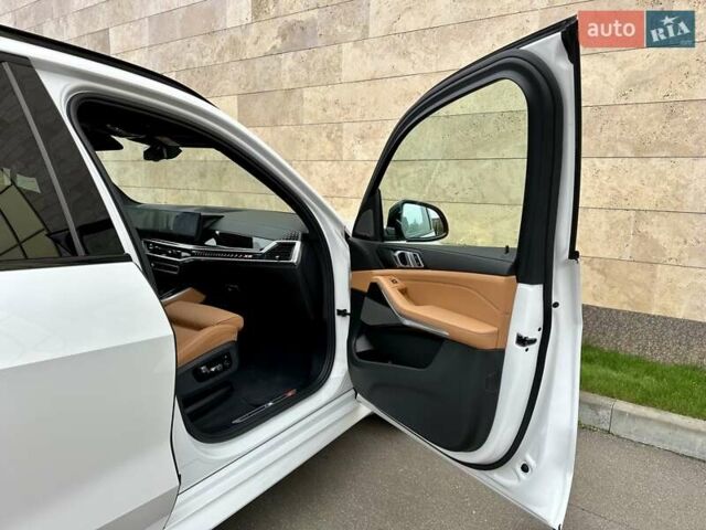 Белый БМВ Х5, объемом двигателя 2.99 л и пробегом 60 тыс. км за 96800 $, фото 89 на Automoto.ua