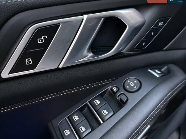 Белый БМВ Х5, объемом двигателя 3 л и пробегом 62 тыс. км за 67990 $, фото 13 на Automoto.ua