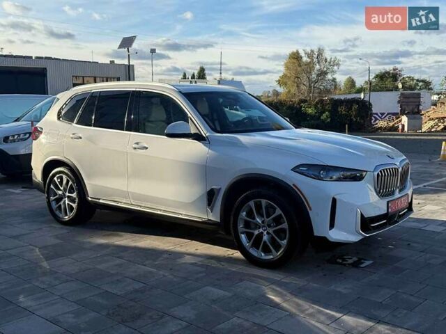 Белый БМВ Х5, объемом двигателя 3 л и пробегом 17 тыс. км за 84400 $, фото 3 на Automoto.ua