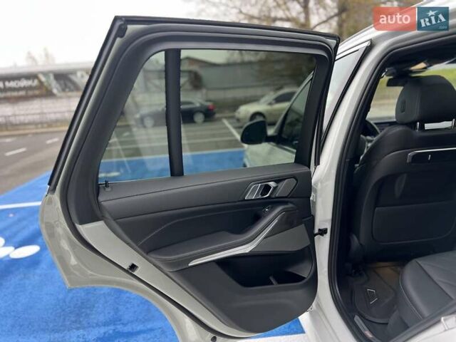 Белый БМВ Х5, объемом двигателя 3 л и пробегом 52 тыс. км за 79999 $, фото 57 на Automoto.ua