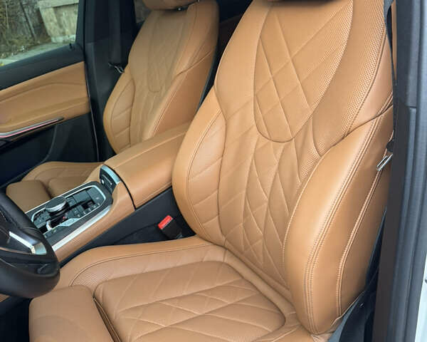 Белый БМВ Х5, объемом двигателя 3 л и пробегом 19 тыс. км за 89000 $, фото 27 на Automoto.ua