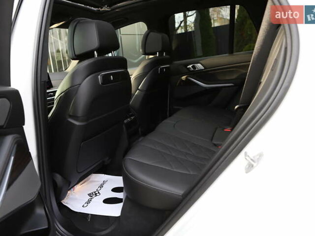 Білий БМВ Х5, об'ємом двигуна 3 л та пробігом 4 тис. км за 73899 $, фото 108 на Automoto.ua