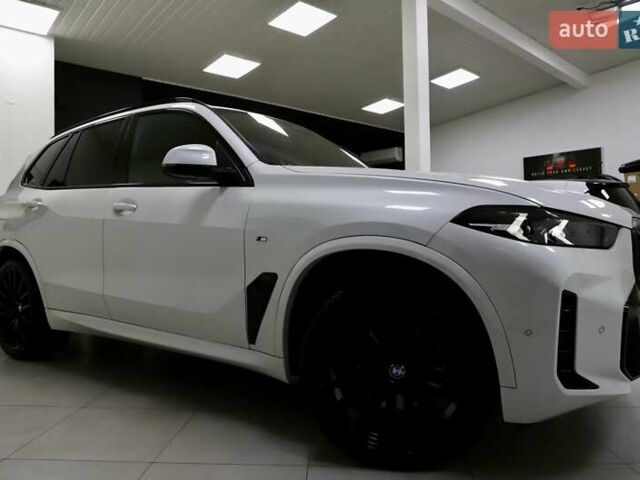 Белый БМВ Х5, объемом двигателя 3 л и пробегом 4 тыс. км за 78999 $, фото 25 на Automoto.ua