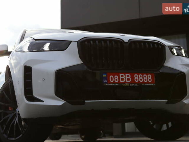 Білий БМВ Х5, об'ємом двигуна 3 л та пробігом 4 тис. км за 73899 $, фото 45 на Automoto.ua