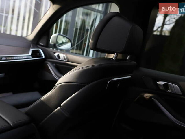 Білий БМВ Х5, об'ємом двигуна 3 л та пробігом 4 тис. км за 73899 $, фото 116 на Automoto.ua