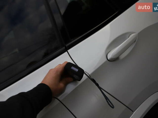 Білий БМВ Х5, об'ємом двигуна 3 л та пробігом 4 тис. км за 73899 $, фото 81 на Automoto.ua