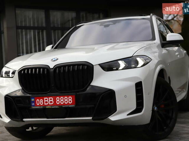 Білий БМВ Х5, об'ємом двигуна 3 л та пробігом 4 тис. км за 73899 $, фото 4 на Automoto.ua