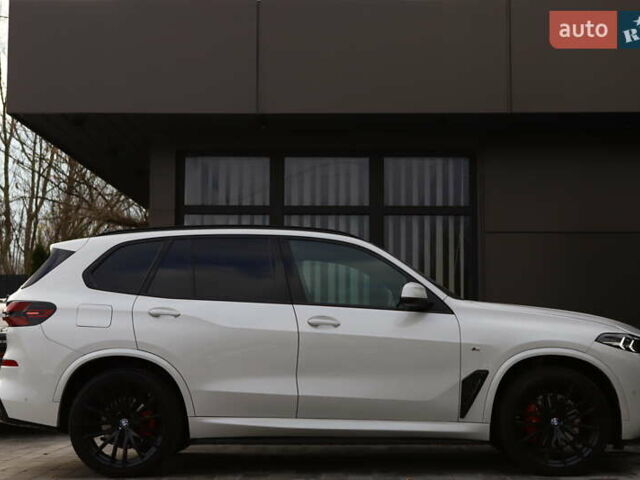 Білий БМВ Х5, об'ємом двигуна 3 л та пробігом 4 тис. км за 73899 $, фото 11 на Automoto.ua