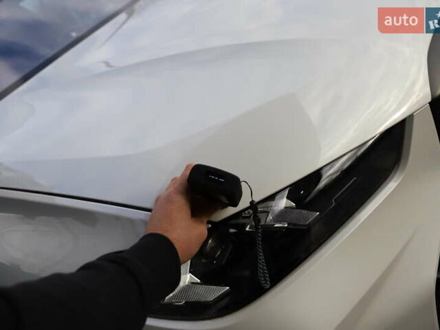 Білий БМВ Х5, об'ємом двигуна 3 л та пробігом 4 тис. км за 73899 $, фото 87 на Automoto.ua