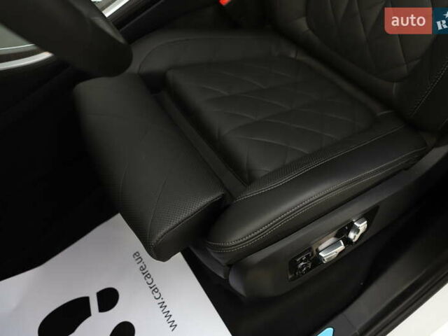 Білий БМВ Х5, об'ємом двигуна 3 л та пробігом 4 тис. км за 73899 $, фото 120 на Automoto.ua